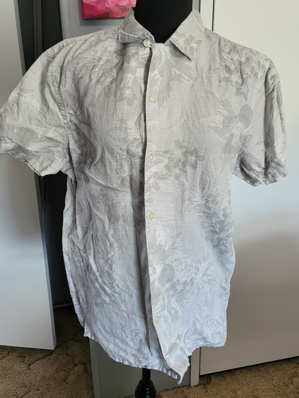 Express Men's Light Gray Floral Short-Sleeve Button-Down Shirt